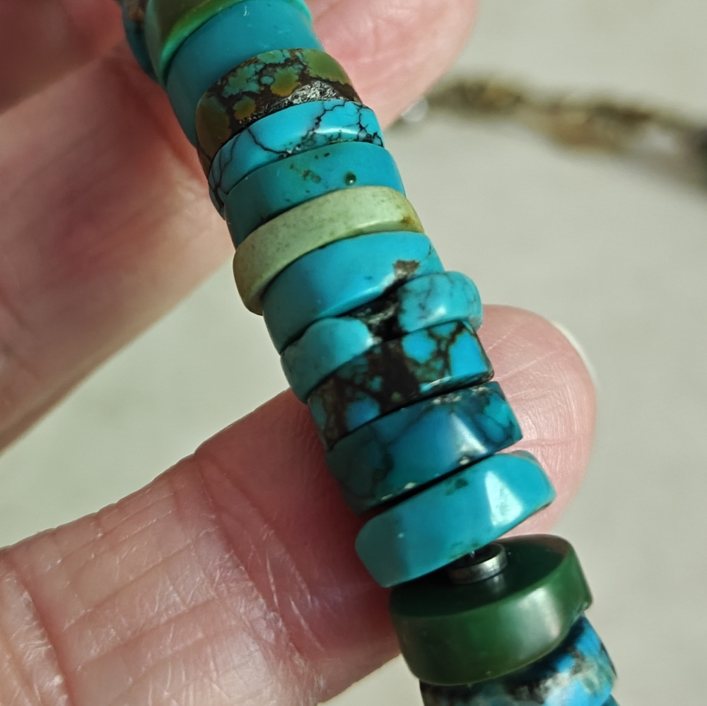 Vintage Turquoise Heishi Beaded Necklace Navajo Style - Picture 10 of 13
